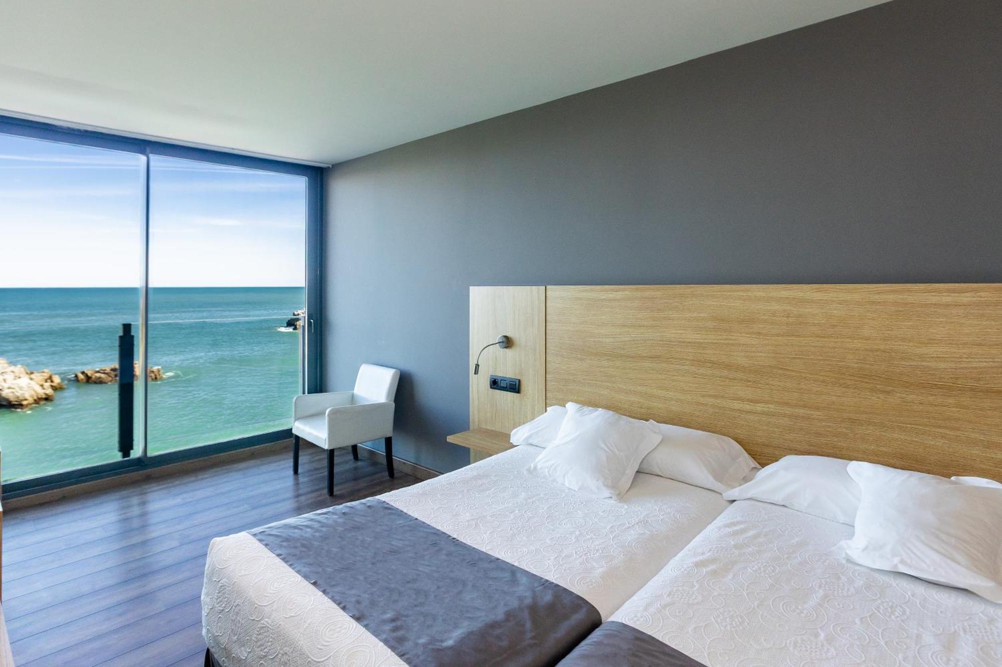 Double or Twin Room Sea View