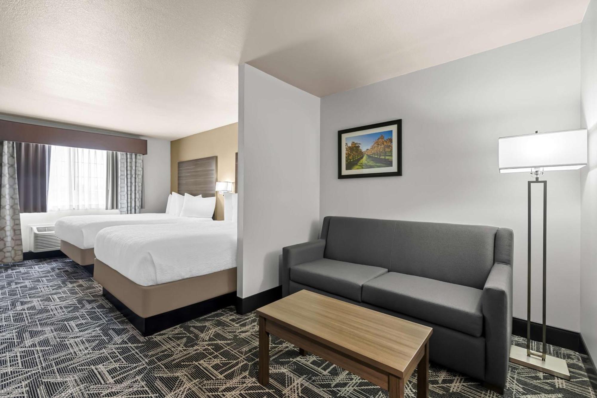 Queen Suite with Two Queen Beds and Sofa - Non-Smoking