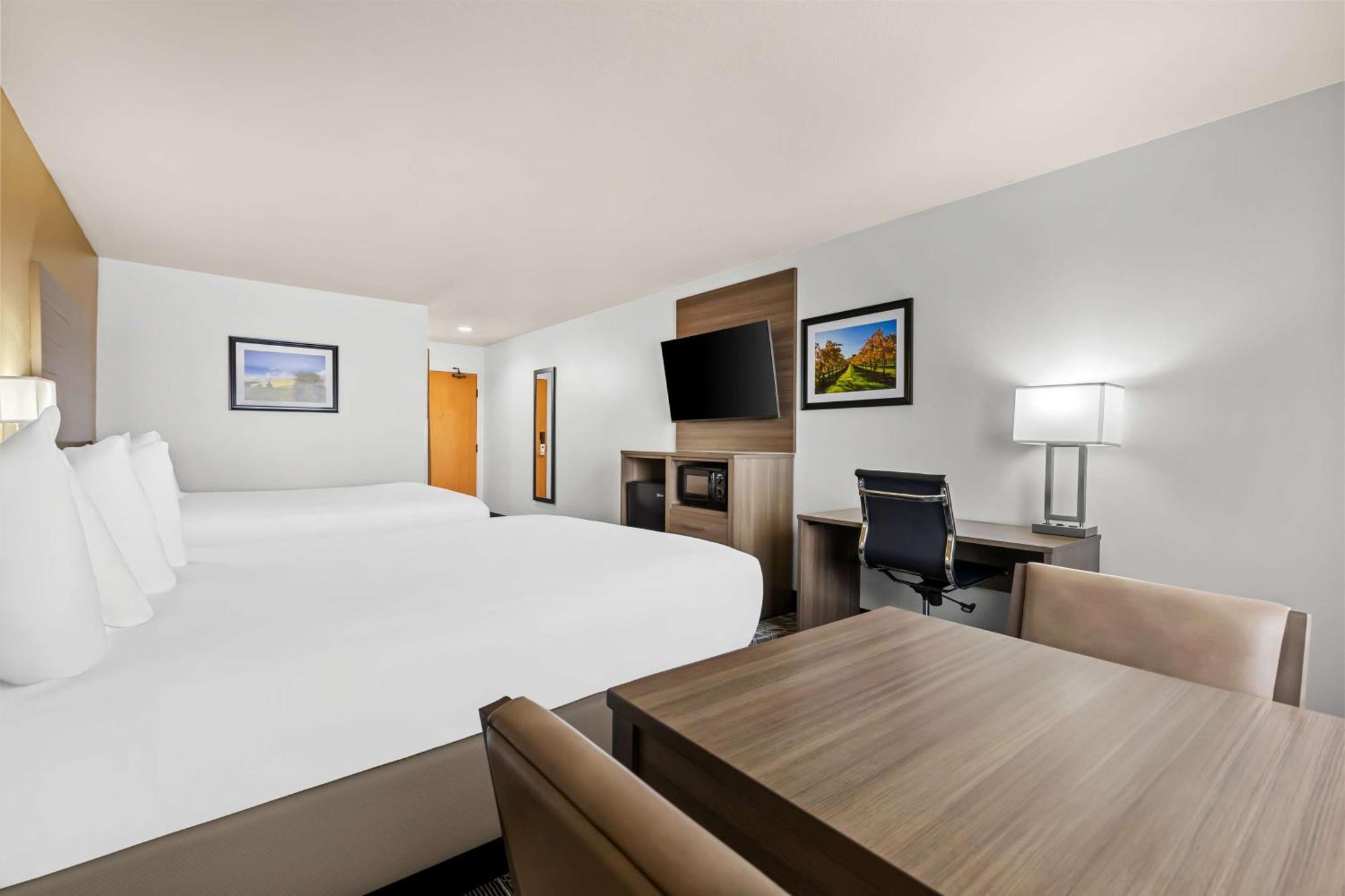 Queen Room Two Queen Beds Non-Smoking