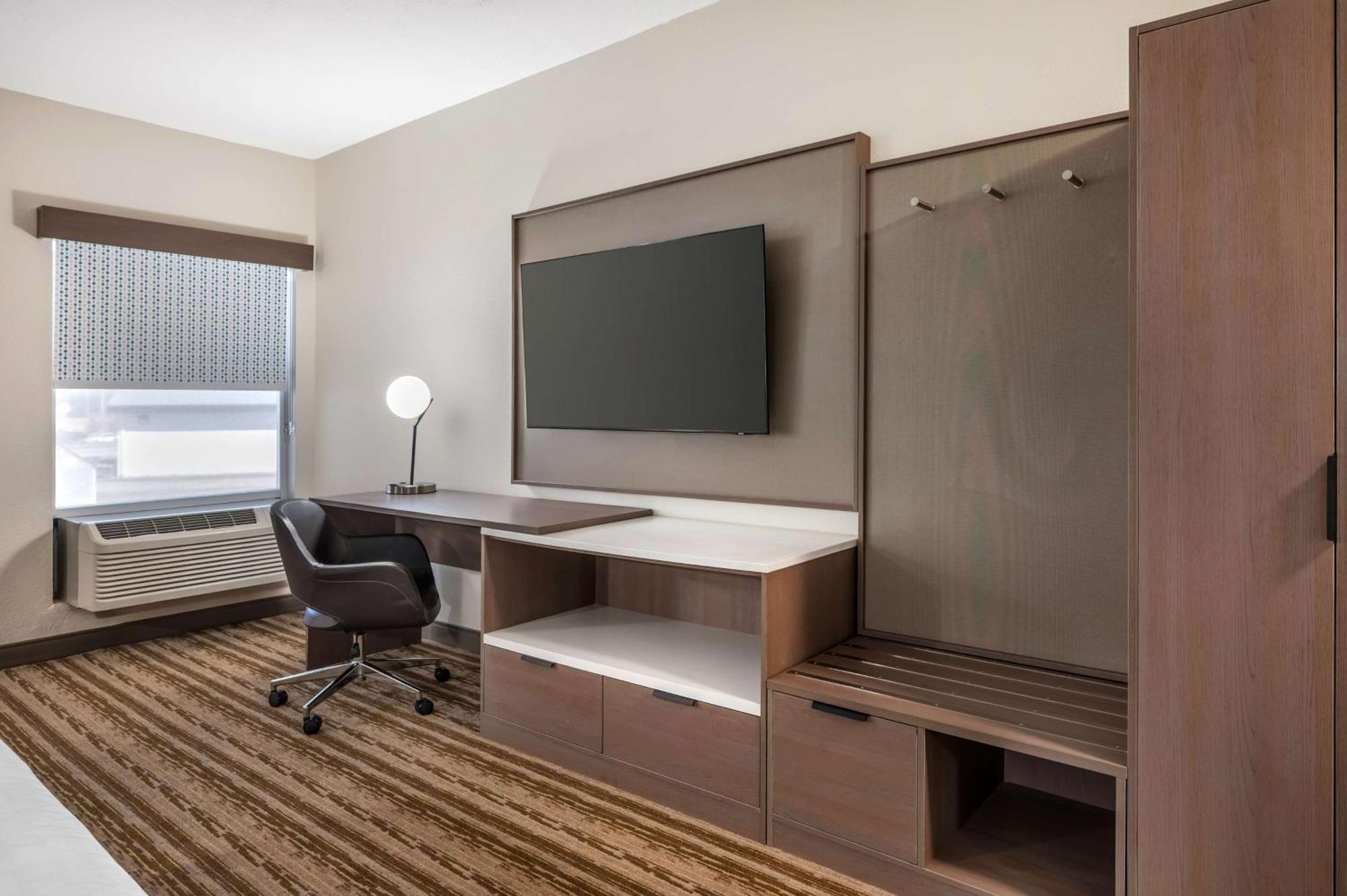 King Room with Roll-In Shower and Sofa Bed - Mobility Accessible/Non-Smoking