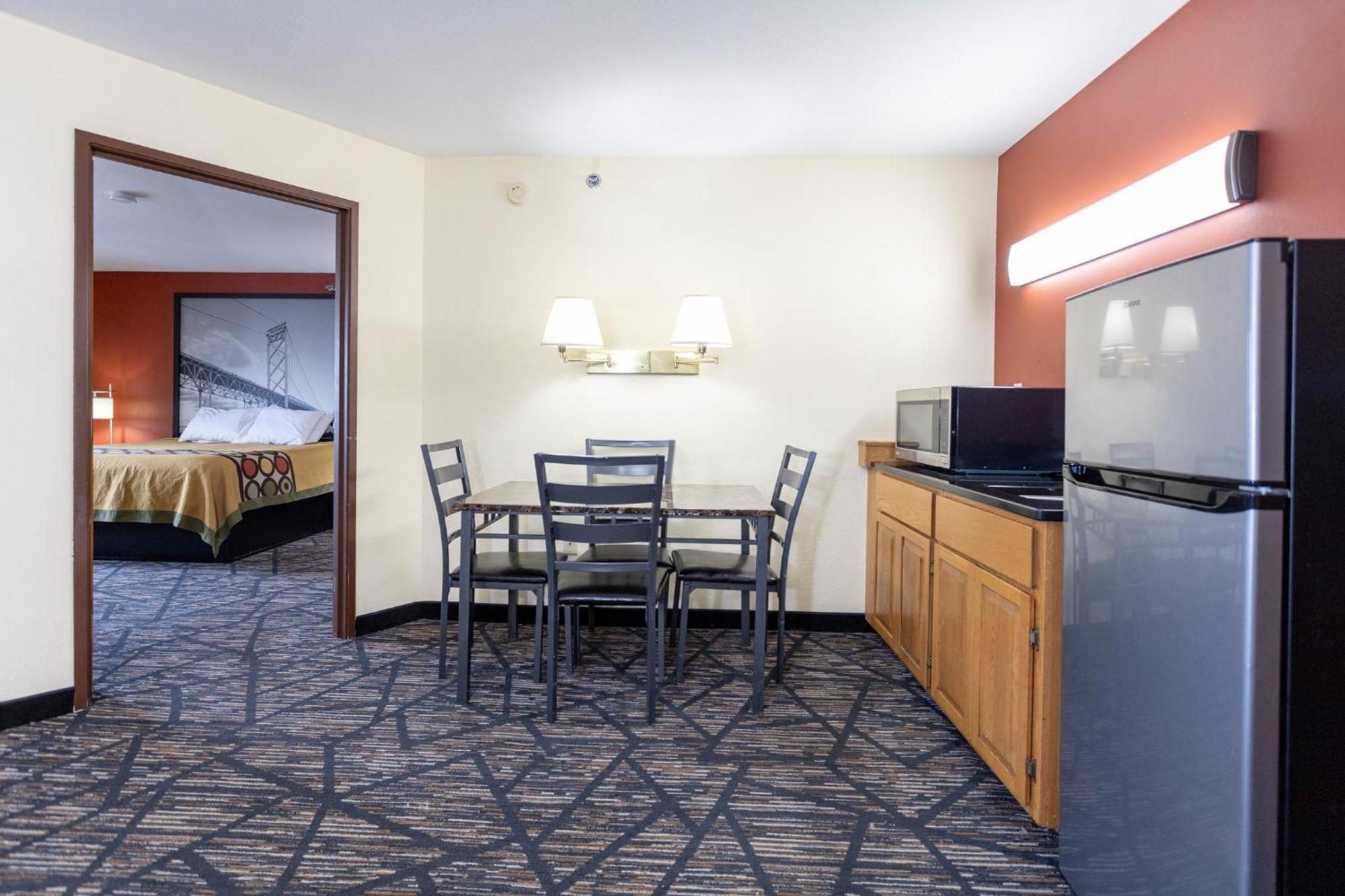 Deluxe King Suite Spa Bath Non-Smoking