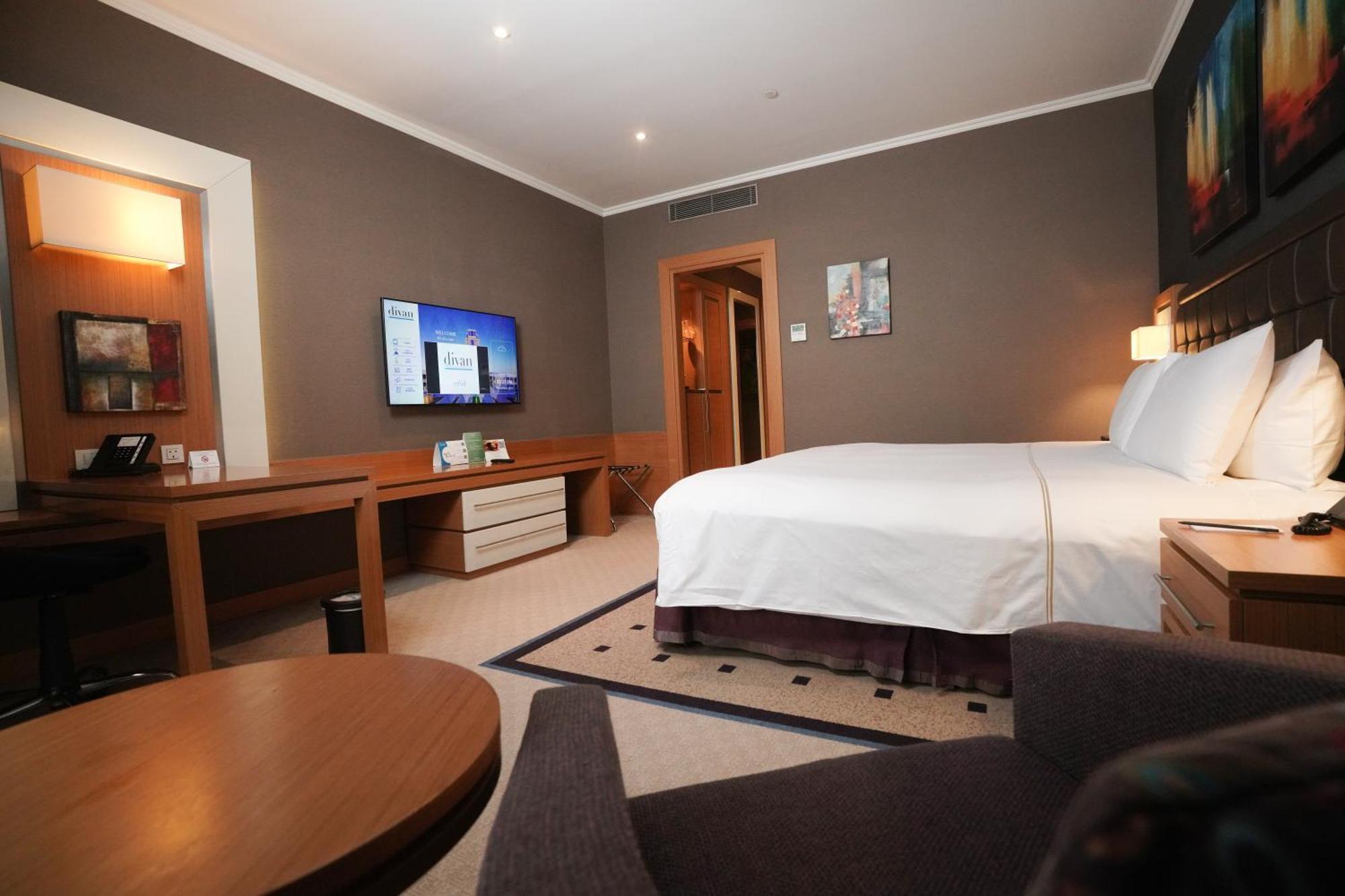 Deluxe King Room