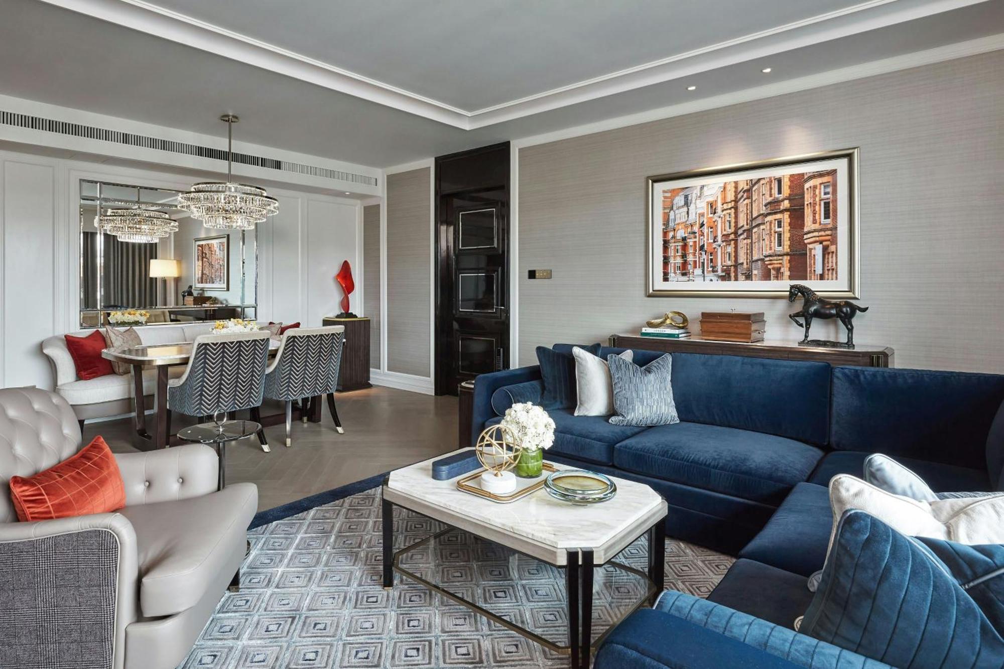 One-Bedroom Catherine Suite Two Double Beds City View
