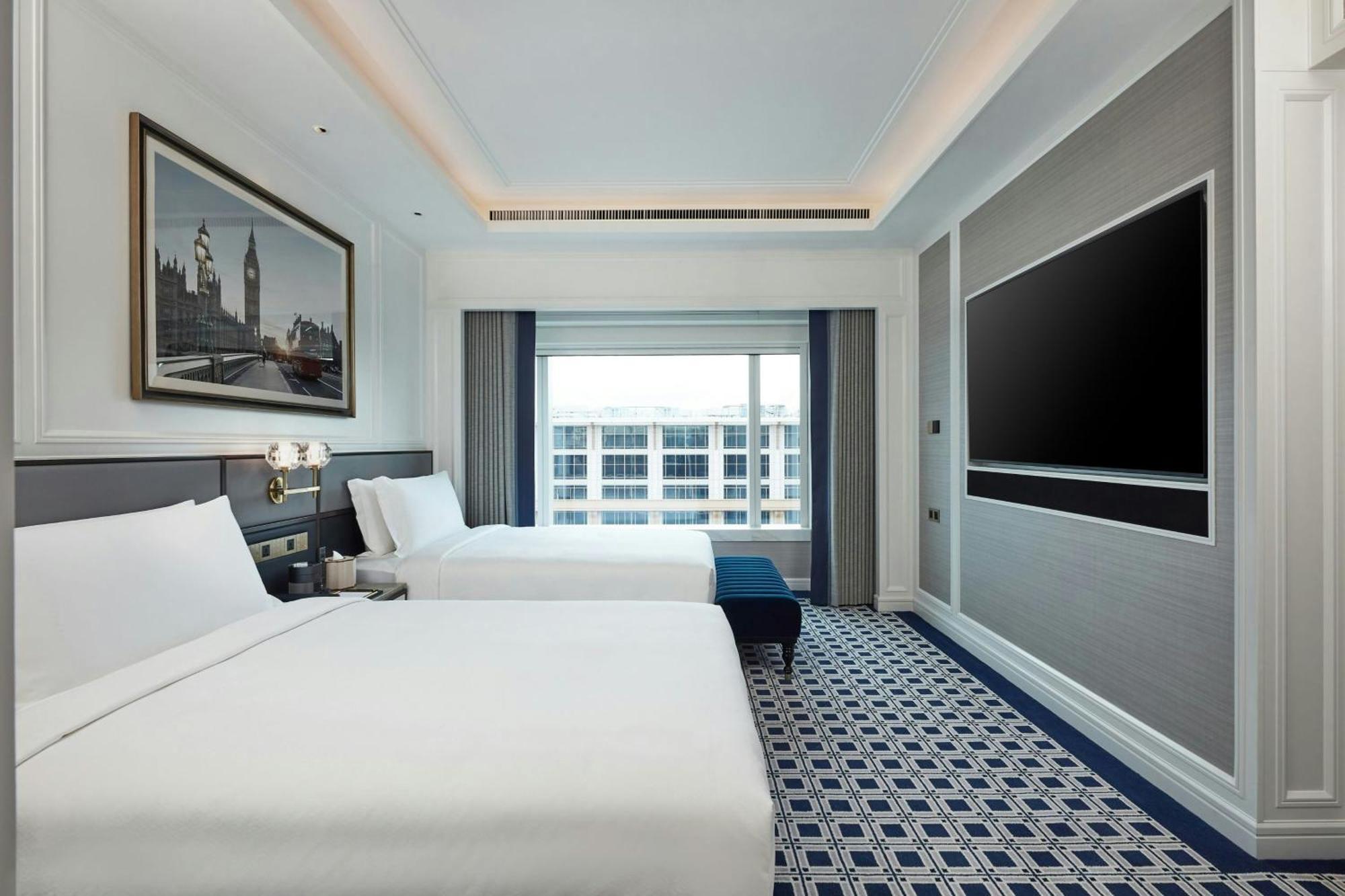 One-Bedroom Catherine Suite Two Double Beds City View