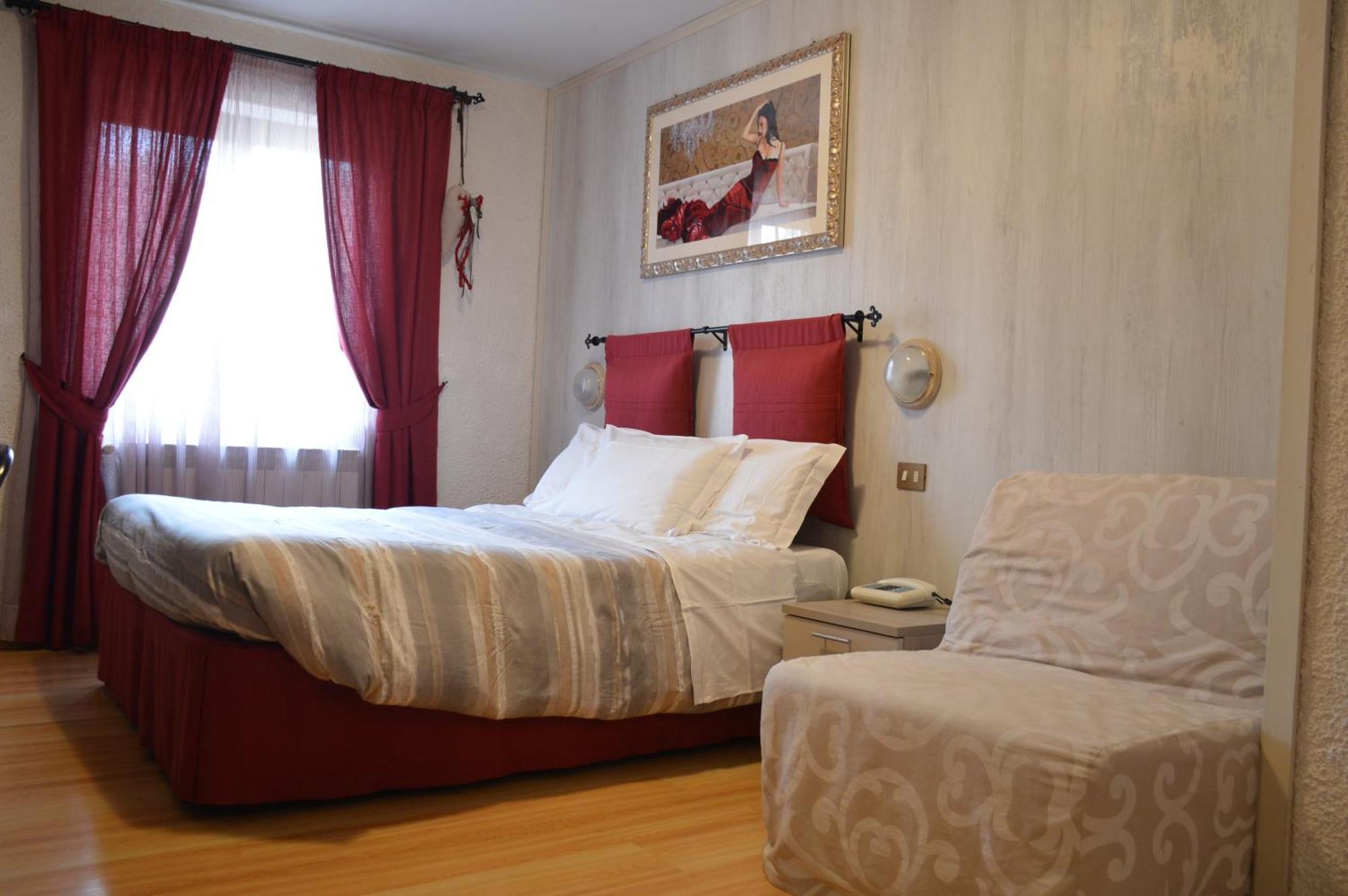 Basic Triple Room