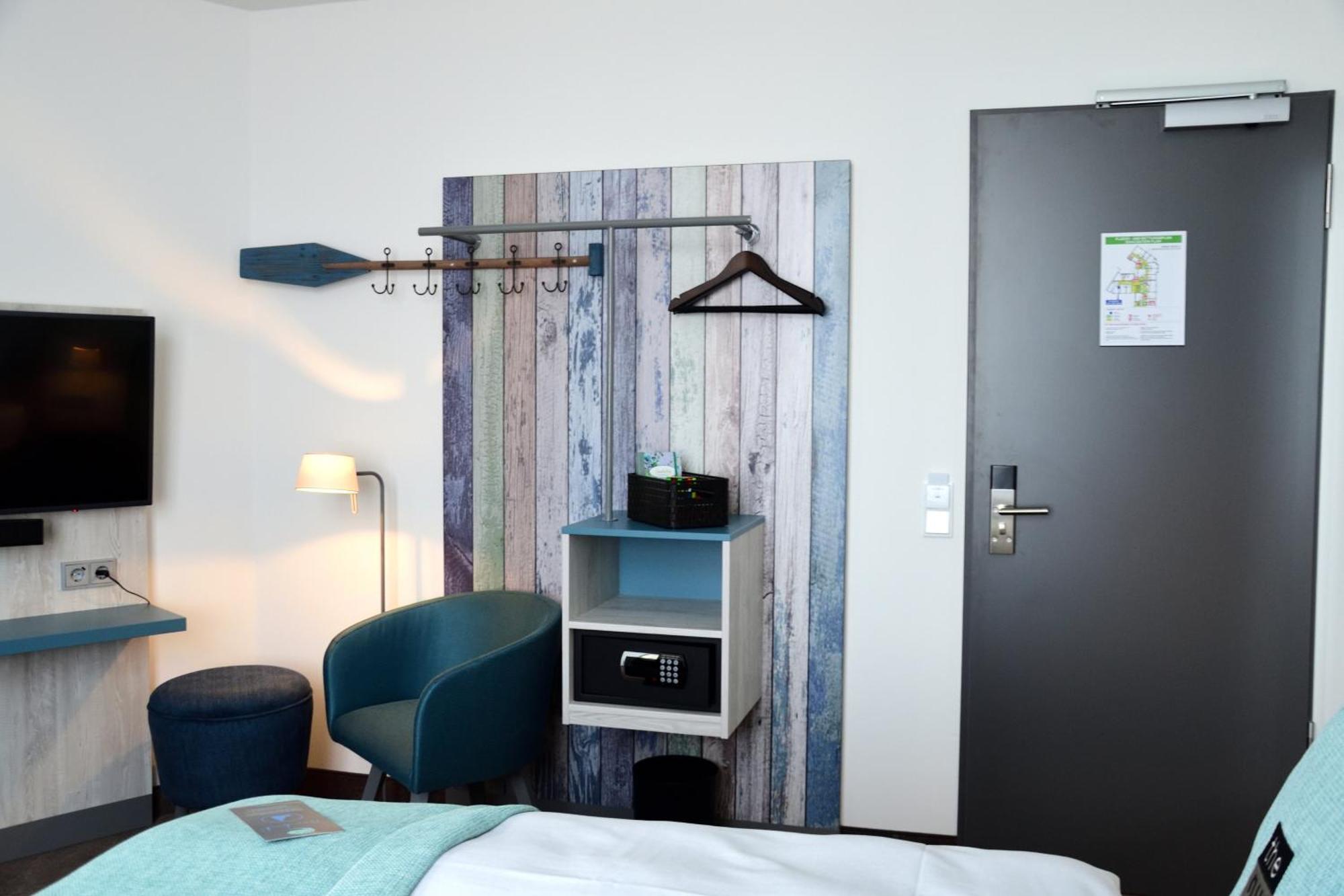 Standard Queen Room Annex