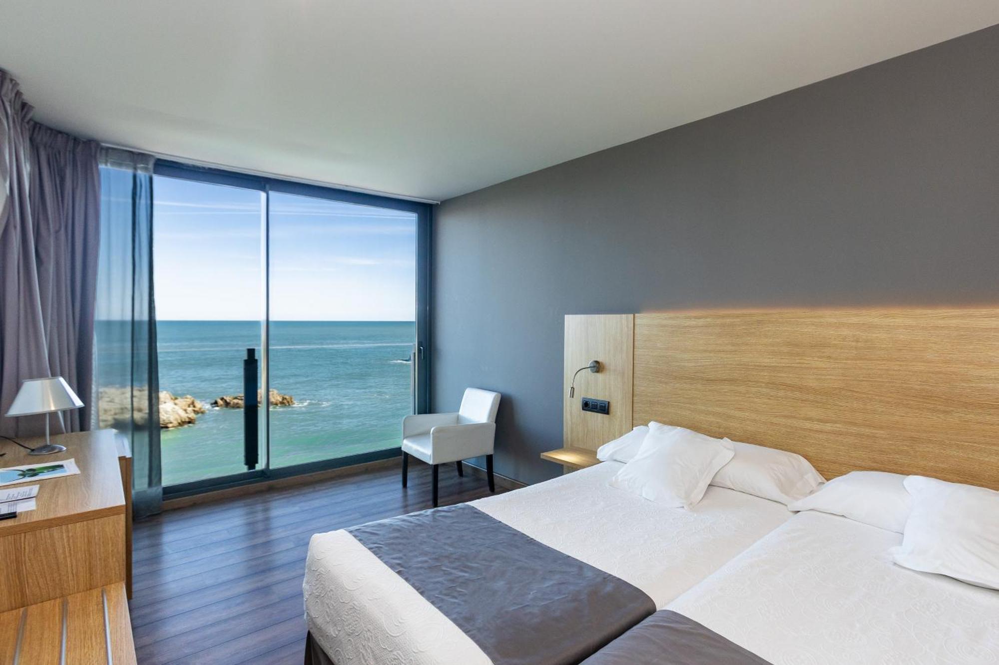 Double or Twin Room Sea View