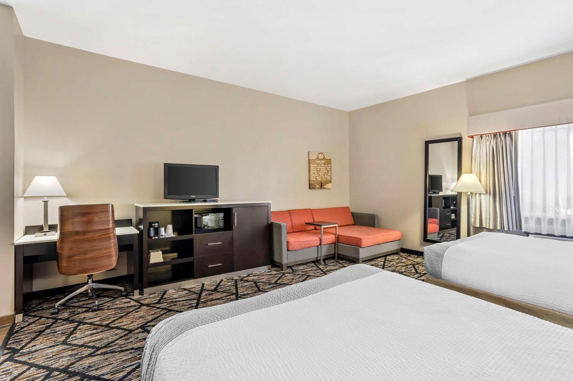 Queen Room Two Queen Beds Bath Tub Mobility Accessible