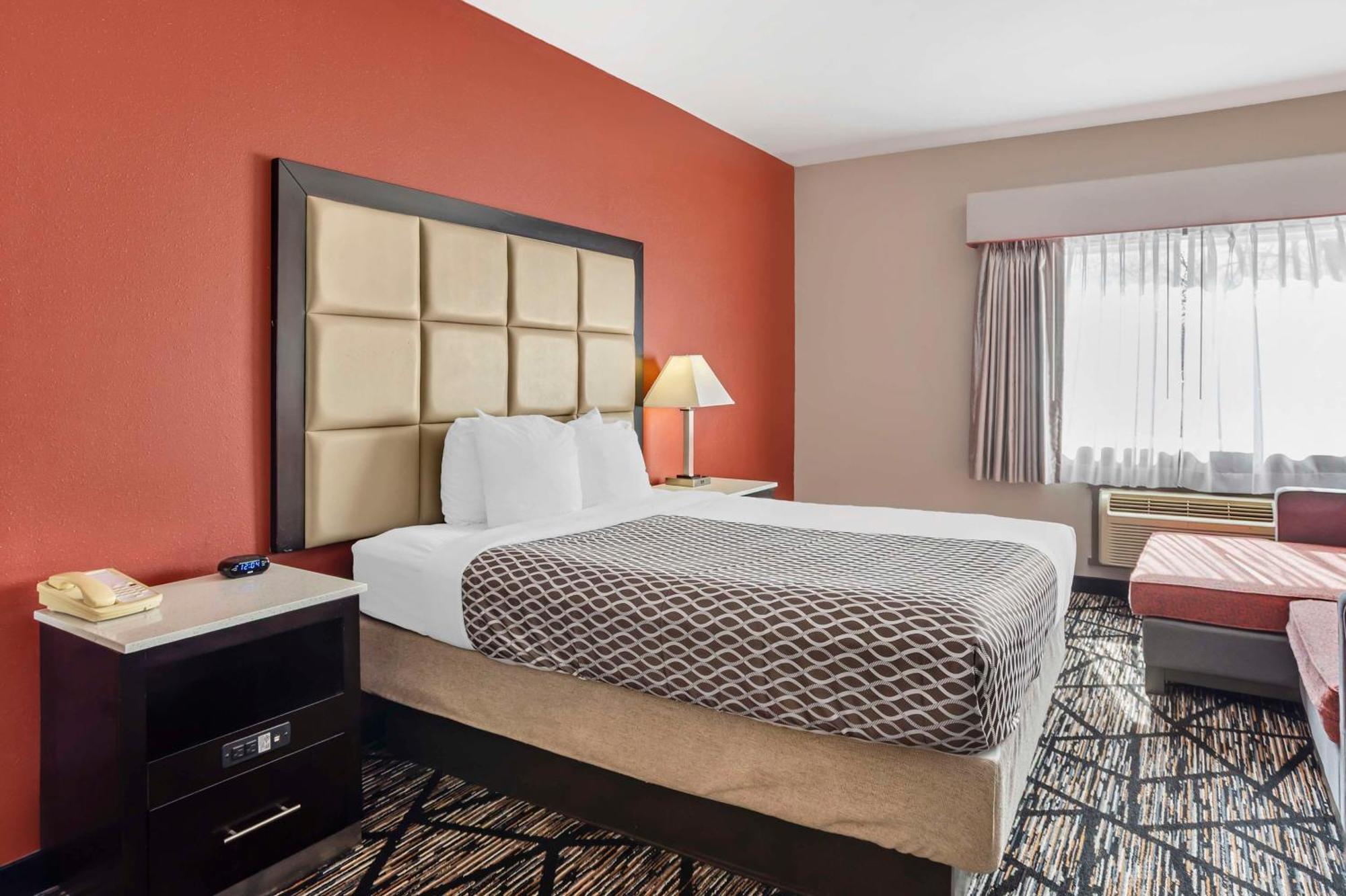 Queen Room Pet-Friendly or Non-Smoking