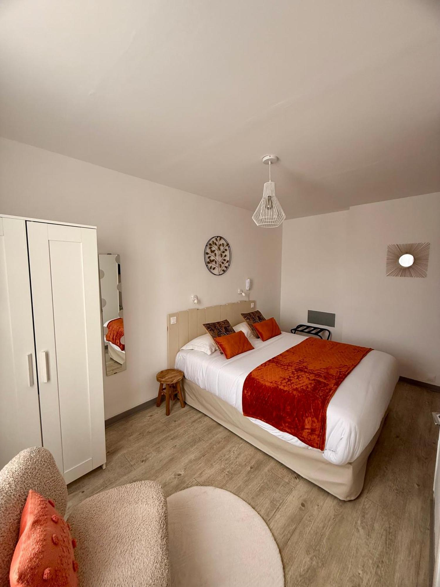 Queen Room Garden View