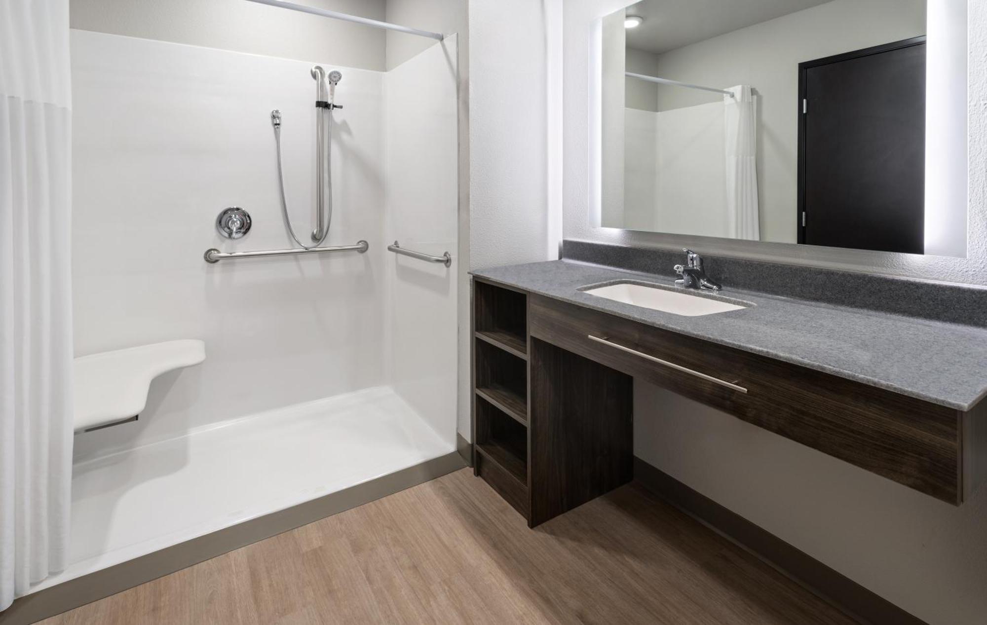 Queen Room - Hearing & Mobility Accessible - Roll In Shower