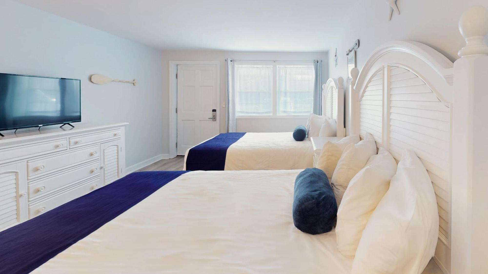 Deluxe Queen Room
