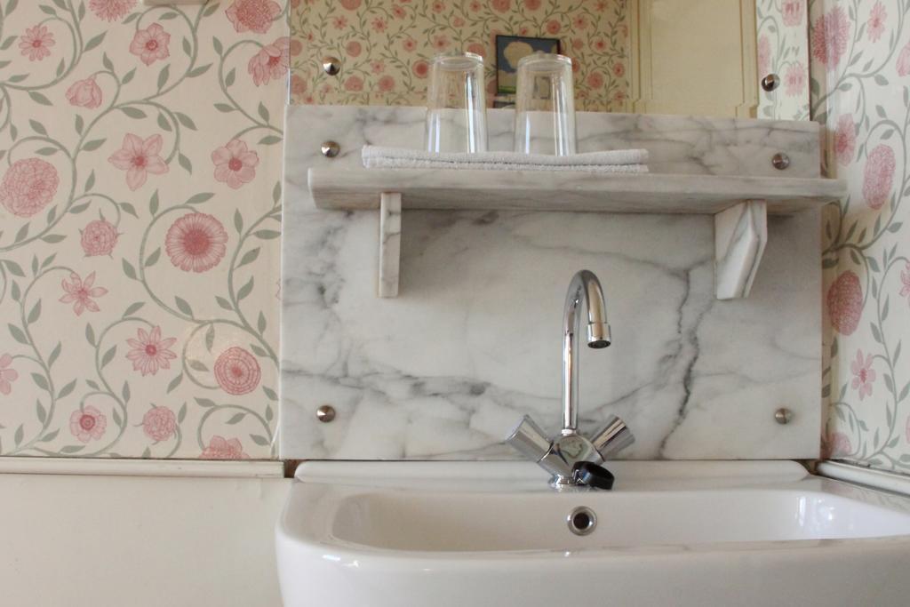 Basic Single Room with Shared Bathroom,700660054:JPEG