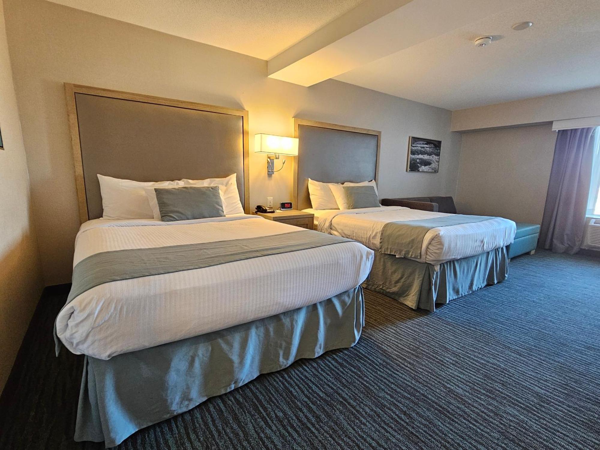 Cityview Deluxe Guest room 2 Queen Beds & Sofa Bed