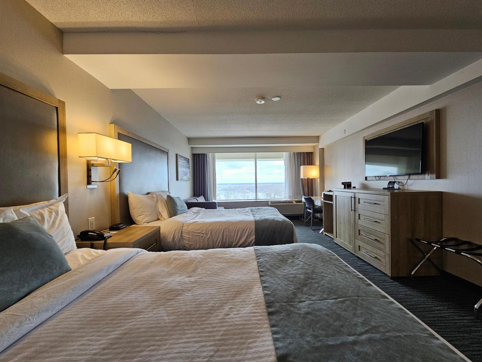Riverview Deluxe Guest room 2 Queen Beds & Sofa Bed