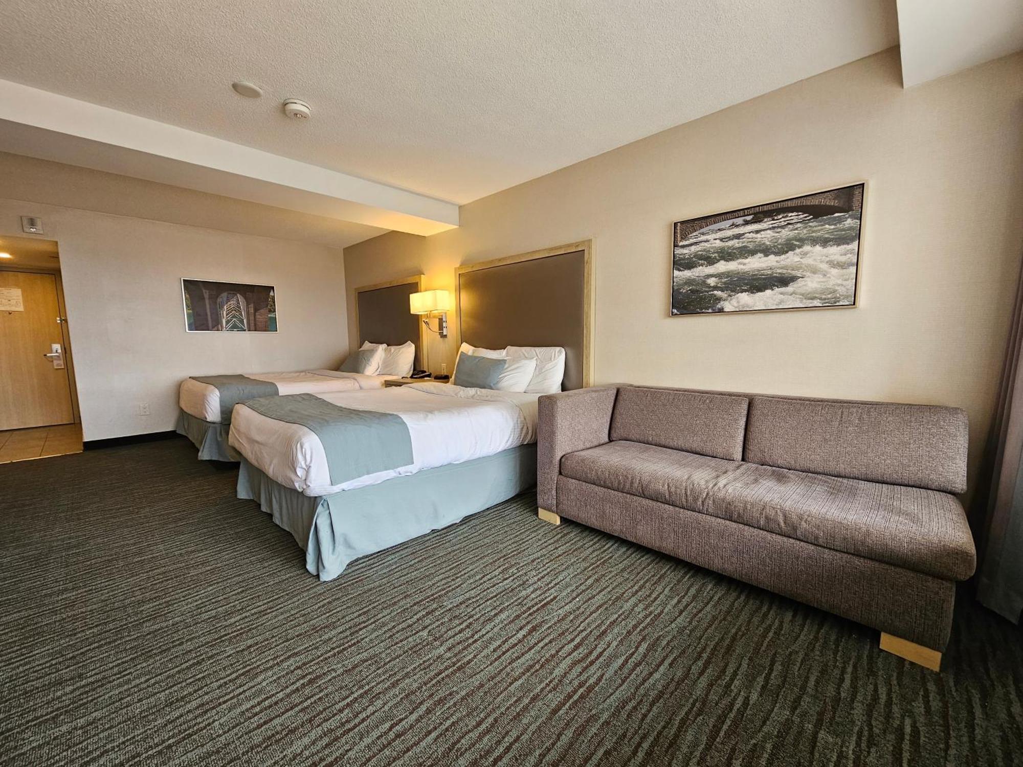 Riverview Deluxe Guest room 2 Queen Beds & Sofa Bed