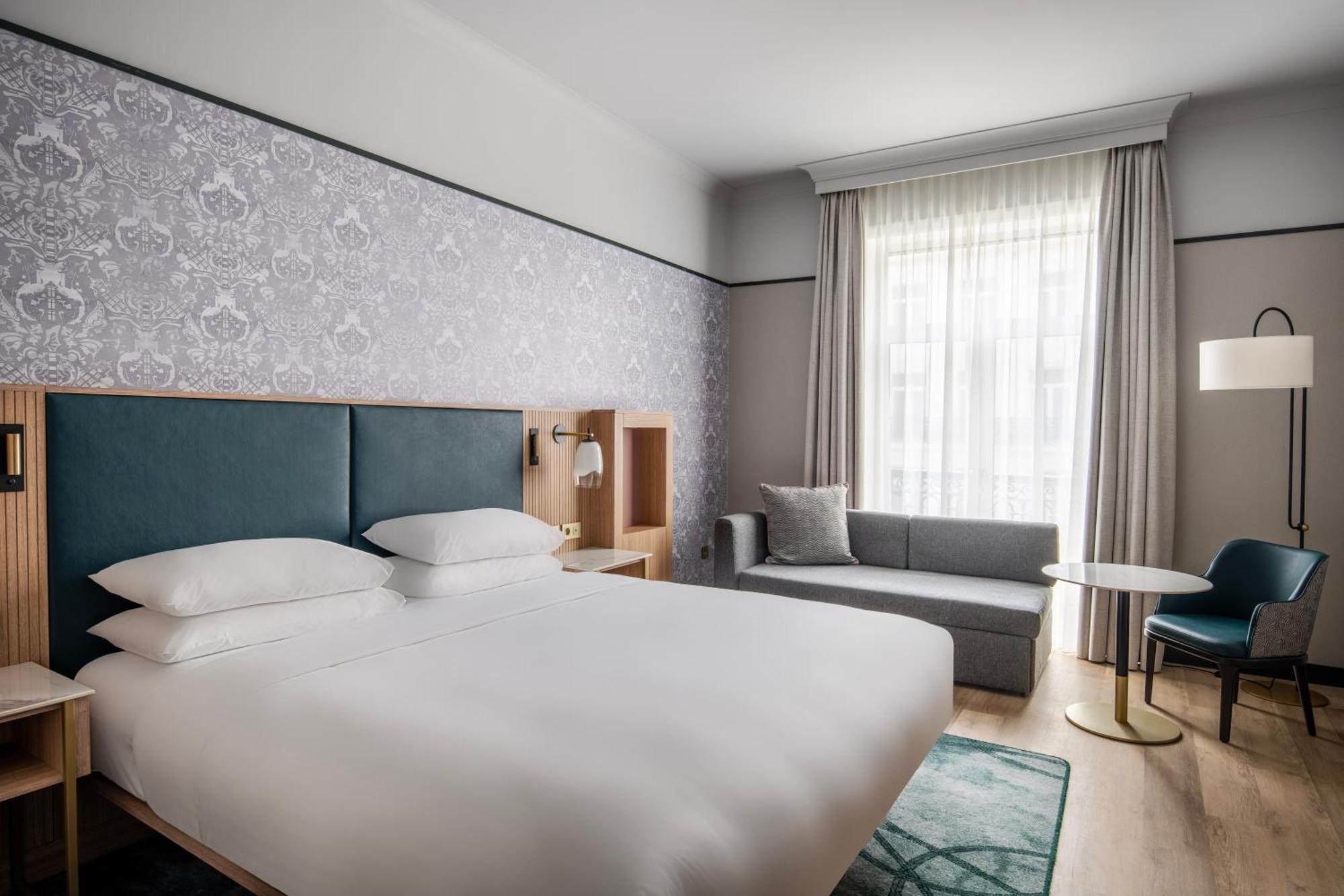 Deluxe King Room