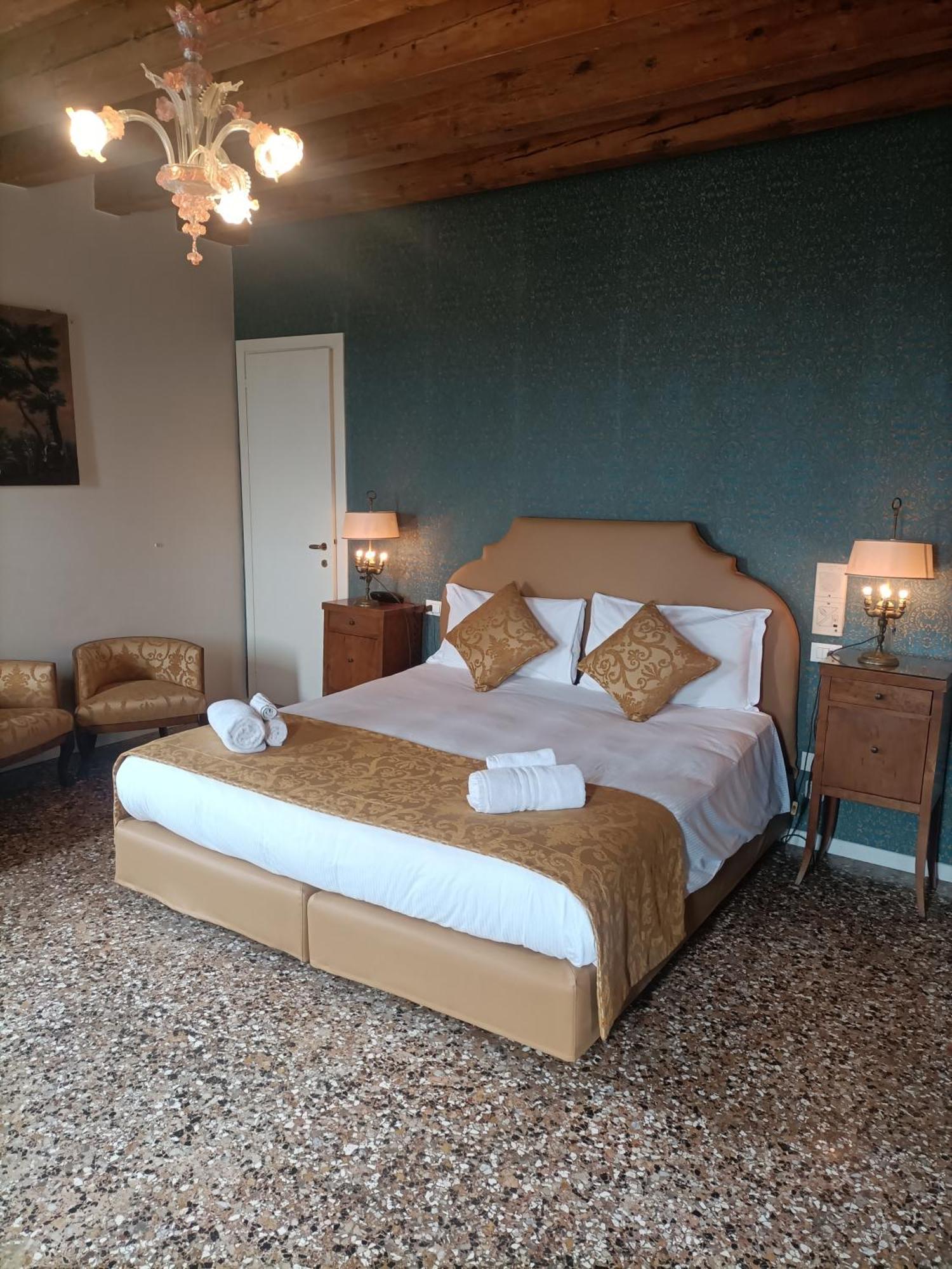 Deluxe Double Room Grand Canal View