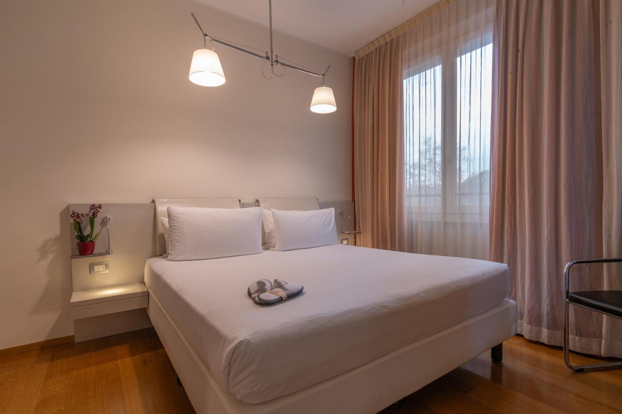 Superior Double Room King Bed