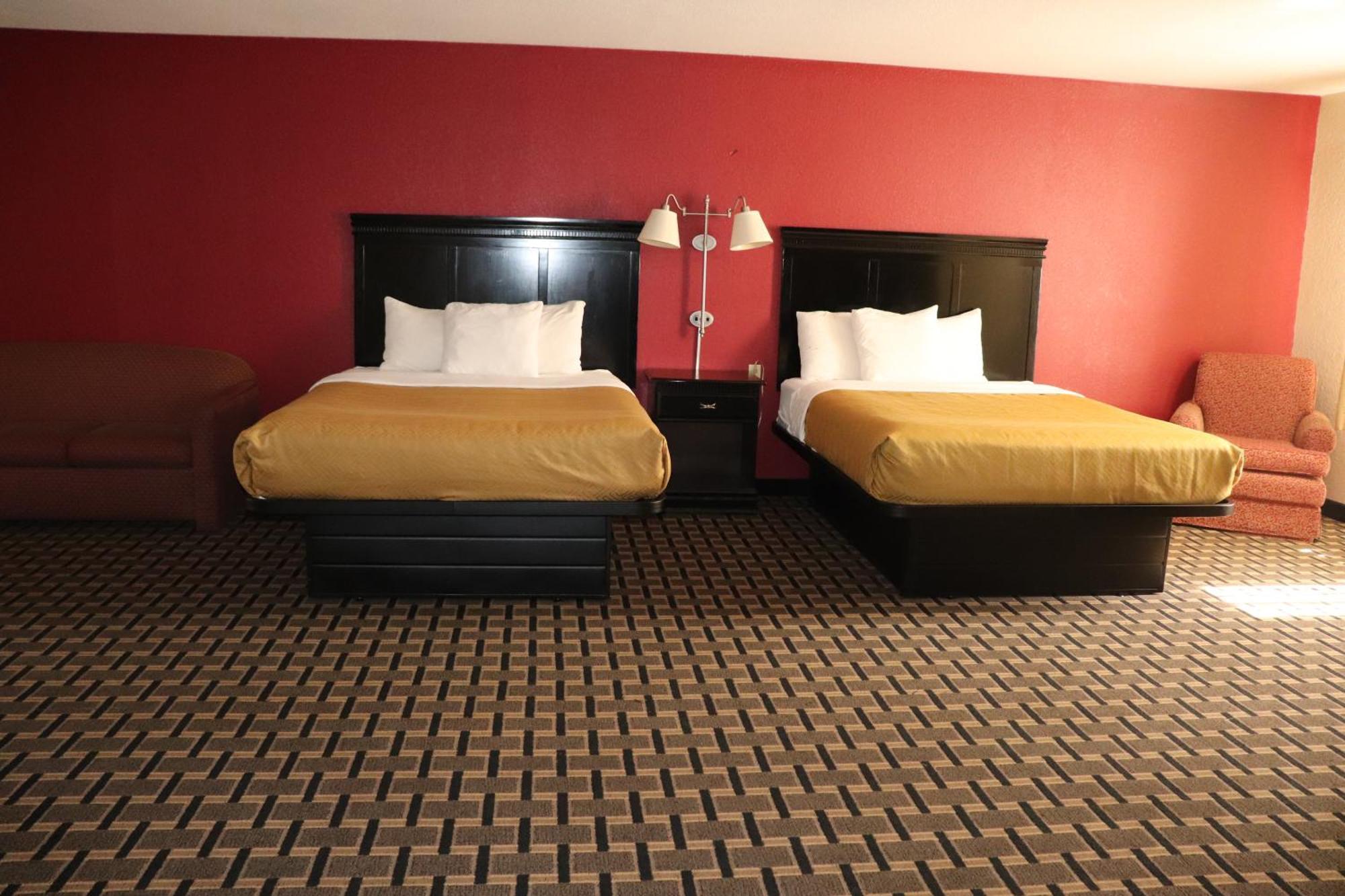Queen Suite Two Queen Beds Sofa Bed Non-Smoking