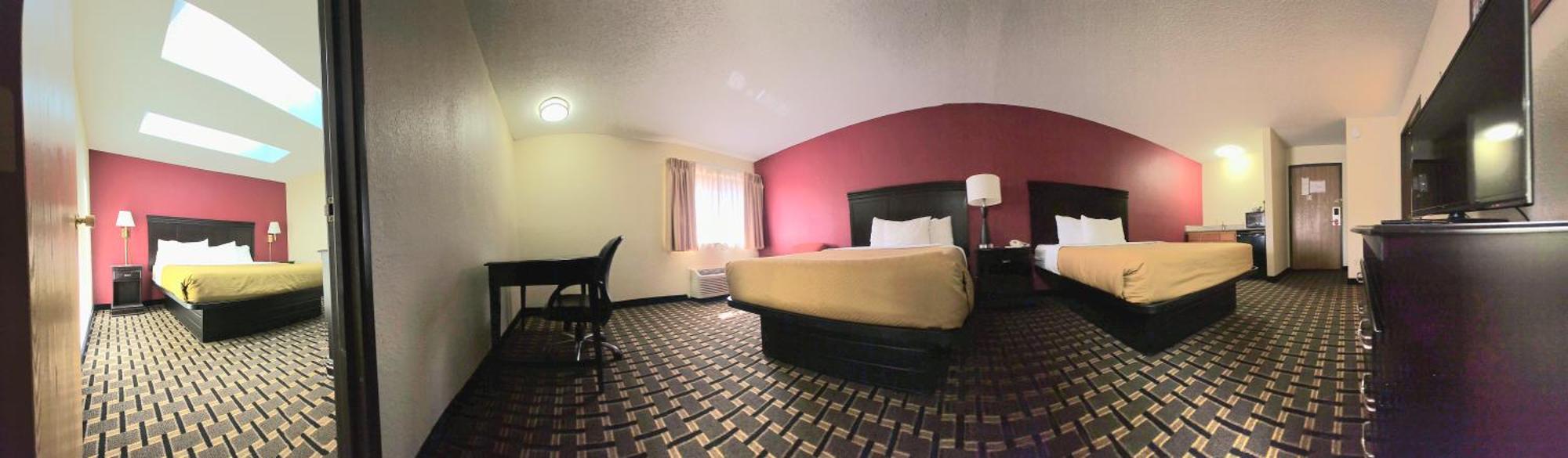Suite One King Two Queen Beds Non-Smoking