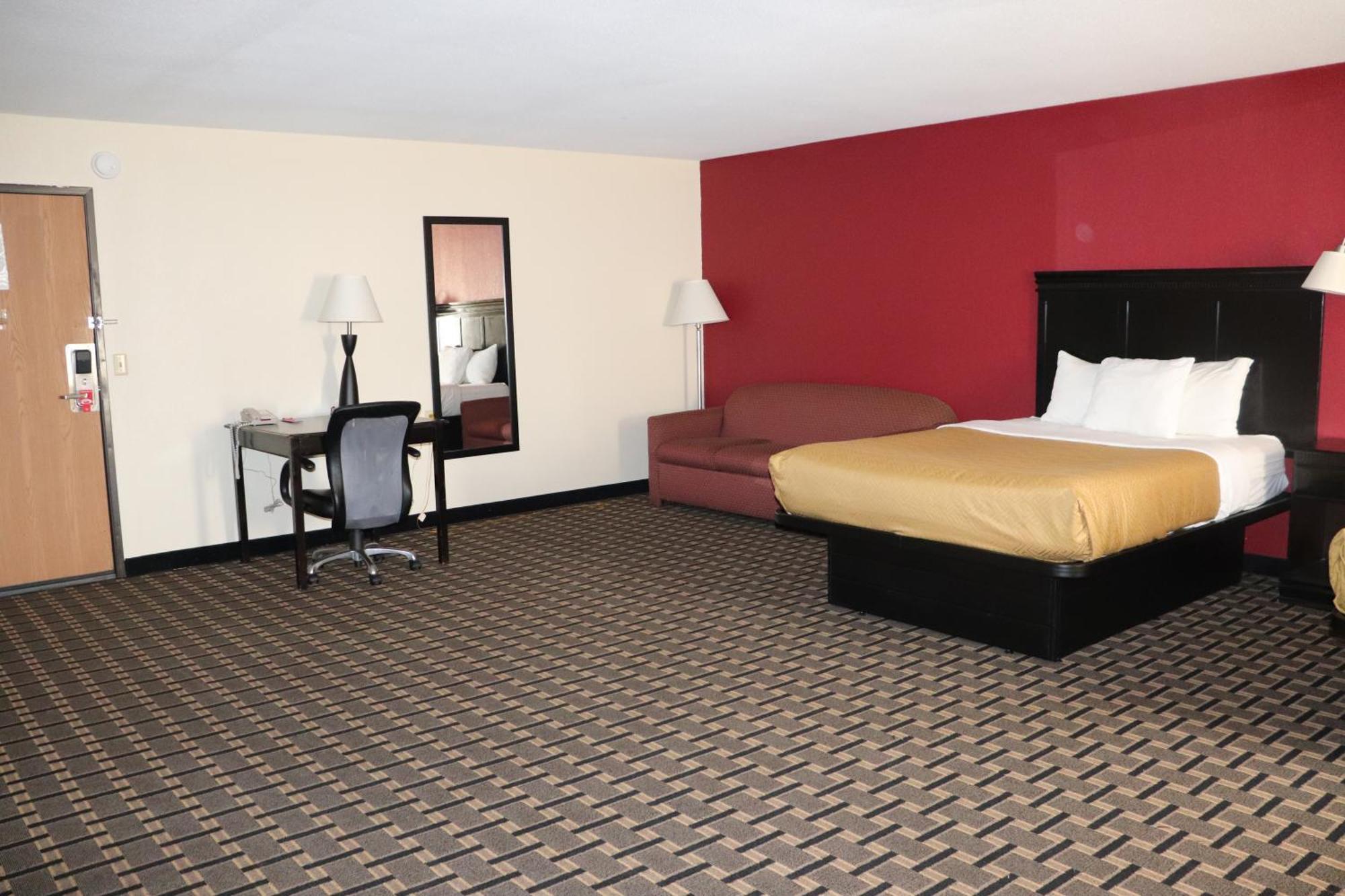 Queen Suite Two Queen Beds Sofa Bed Non-Smoking