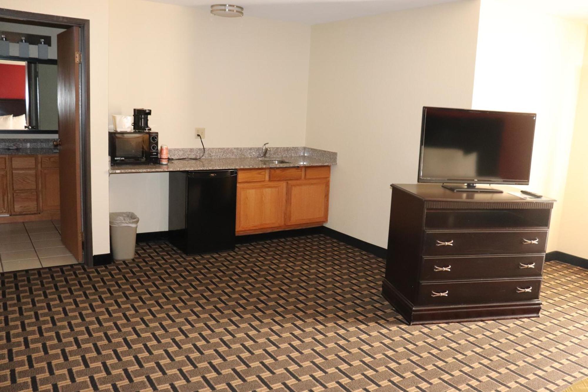 Queen Suite Two Queen Beds Sofa Bed Non-Smoking