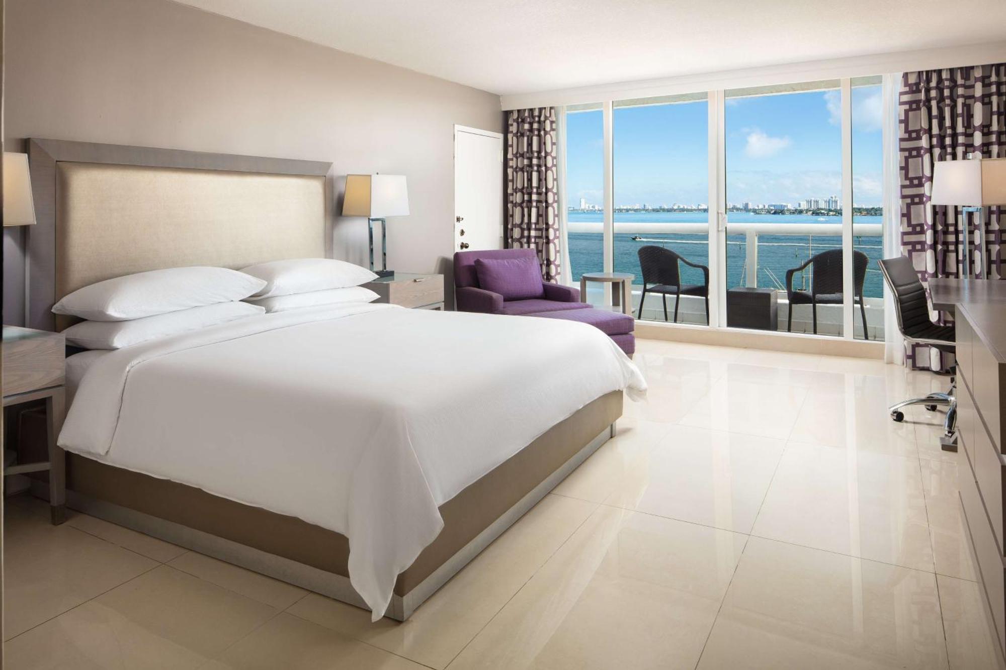 King Room Balcony & Bay View