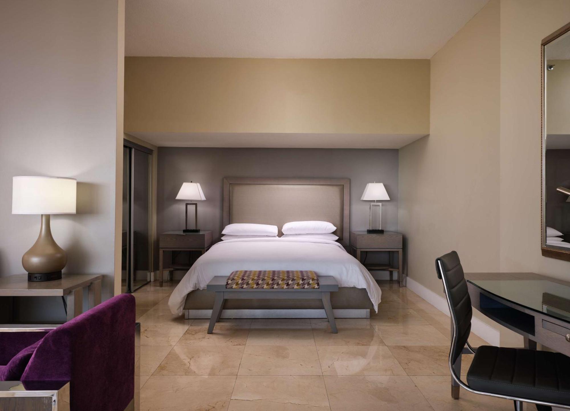 Junior King Suite Balcony & Partial Bay View
