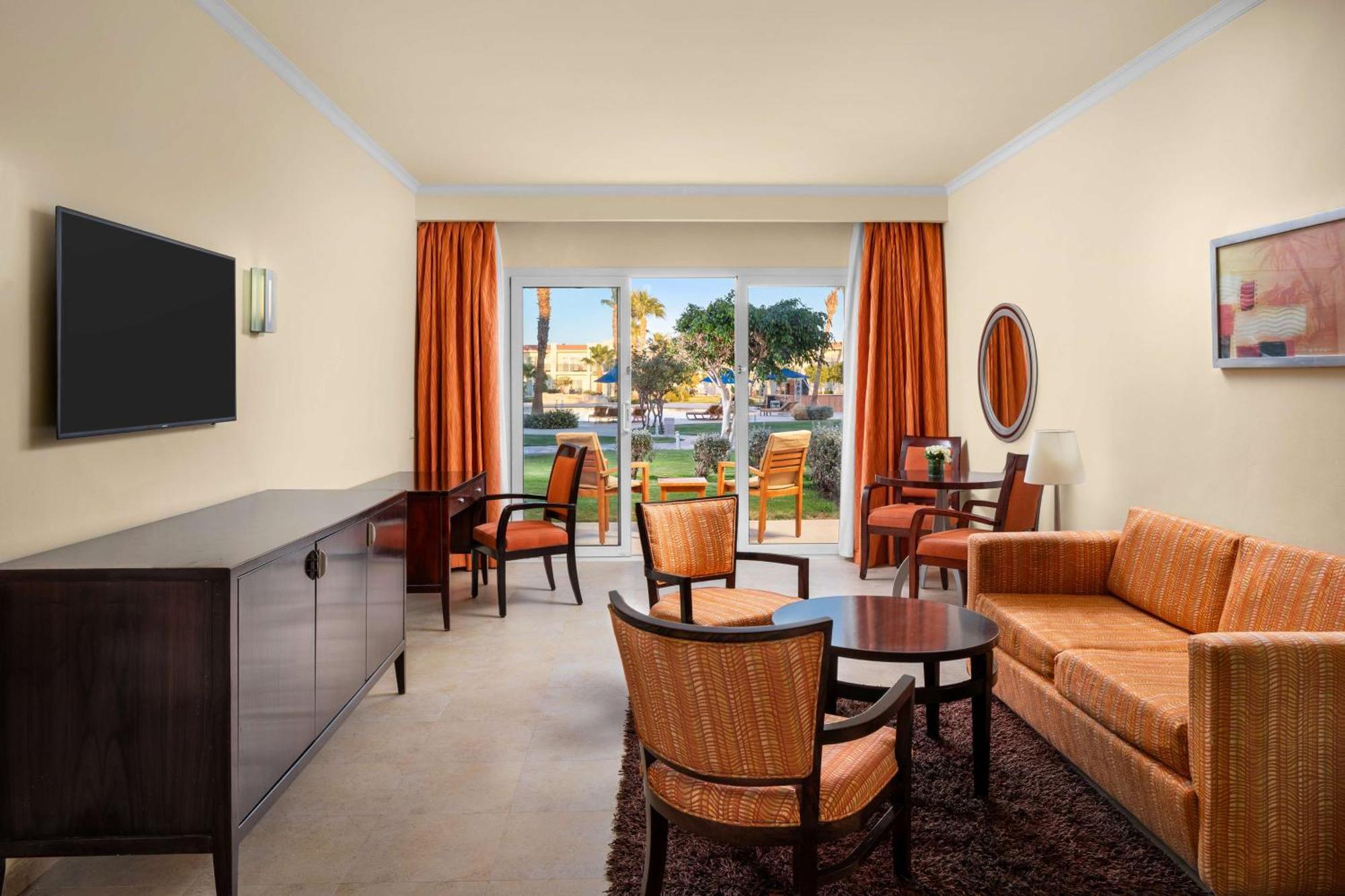 Mountainside Deluxe King Suite - Pool View