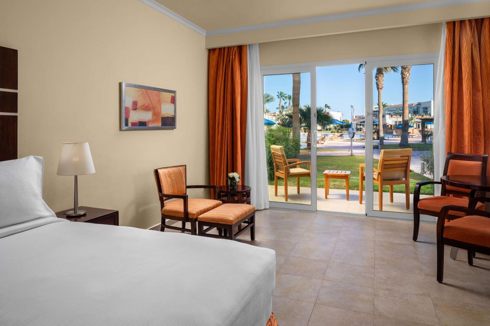 Mountainside King Deluxe Room - Pool View