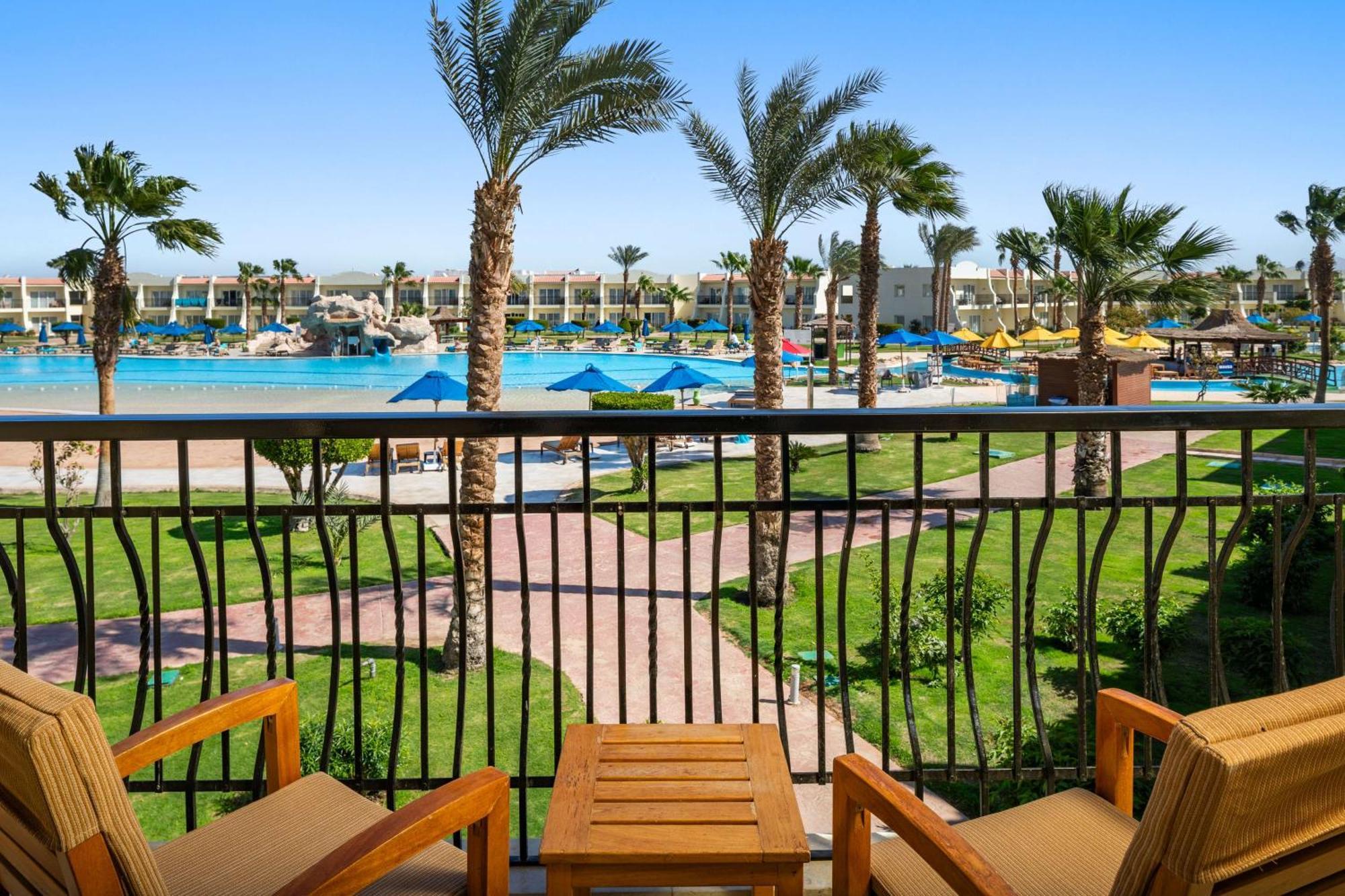 Mountainside Twin Deluxe Room - Pool View