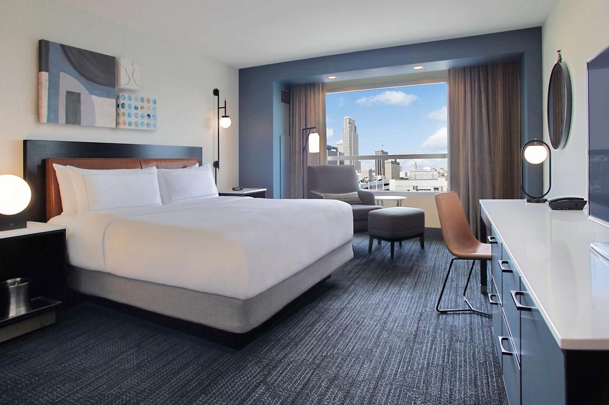 Deluxe King Room Hearing Access