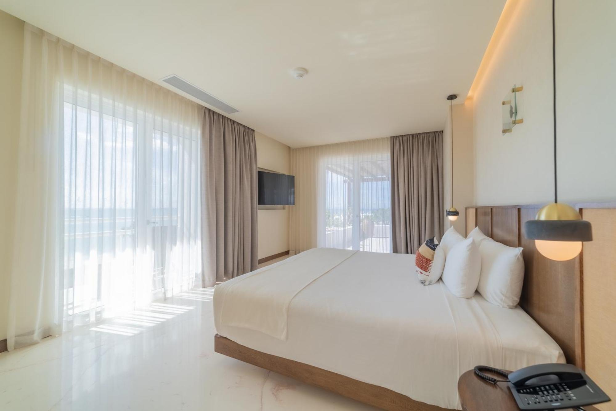 One-Bedroom Suite with Harbour View,1657155880:JPEG