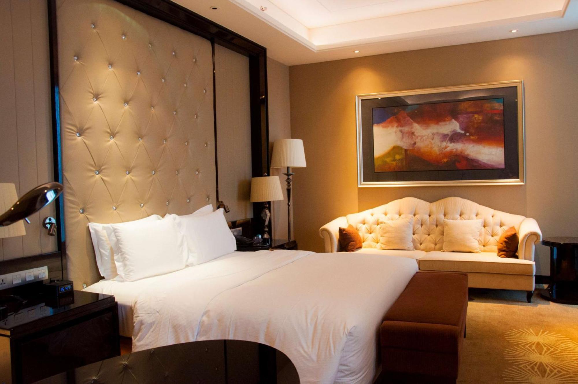 Junior King Suite Lounge Access