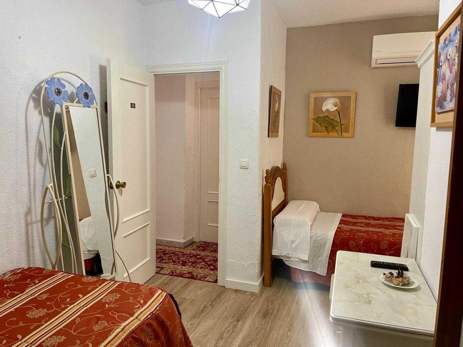 Double or Twin Room Private Bathroom