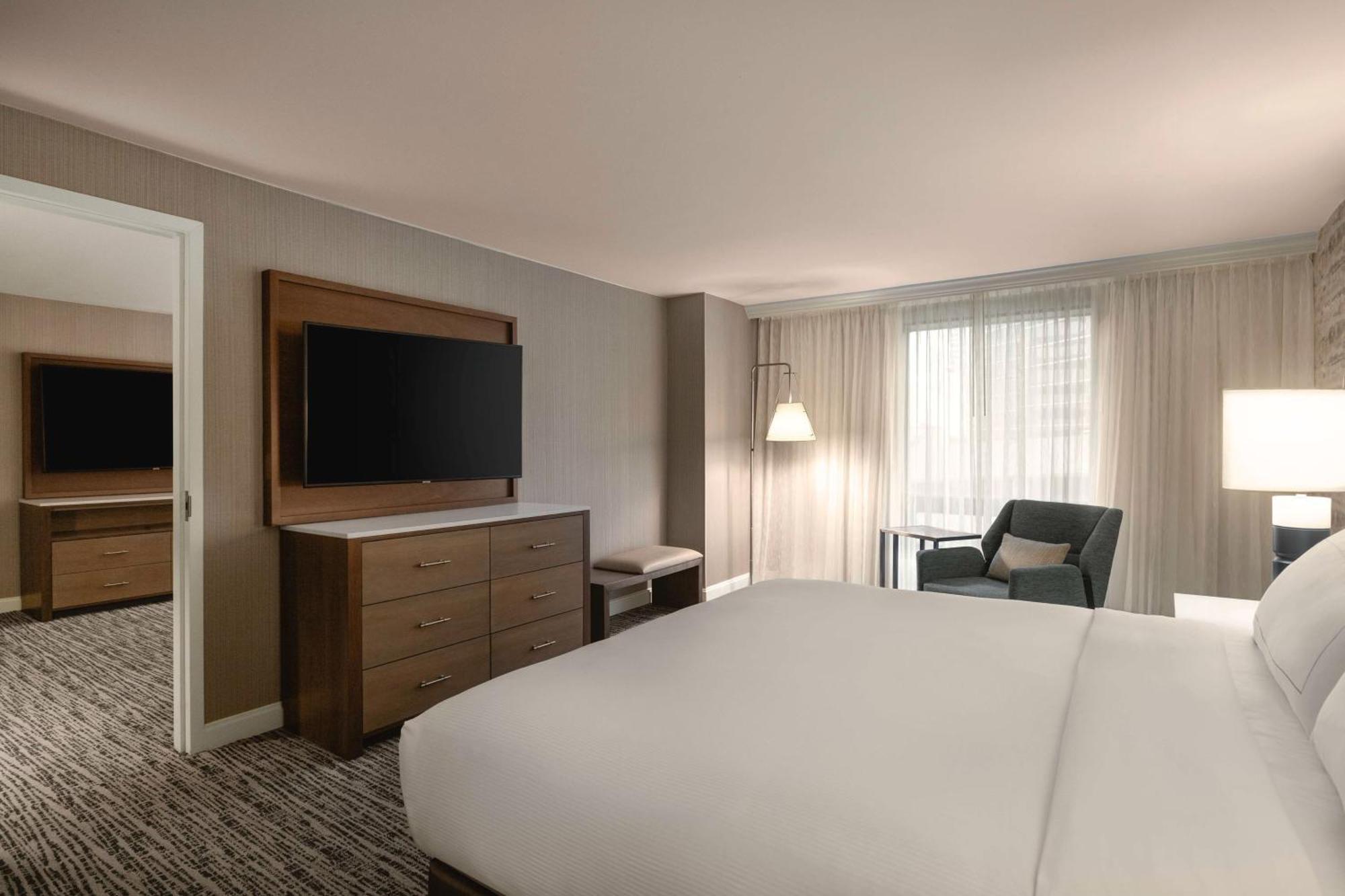KING ONE BEDROOM SUITE,1657161960:JPEG