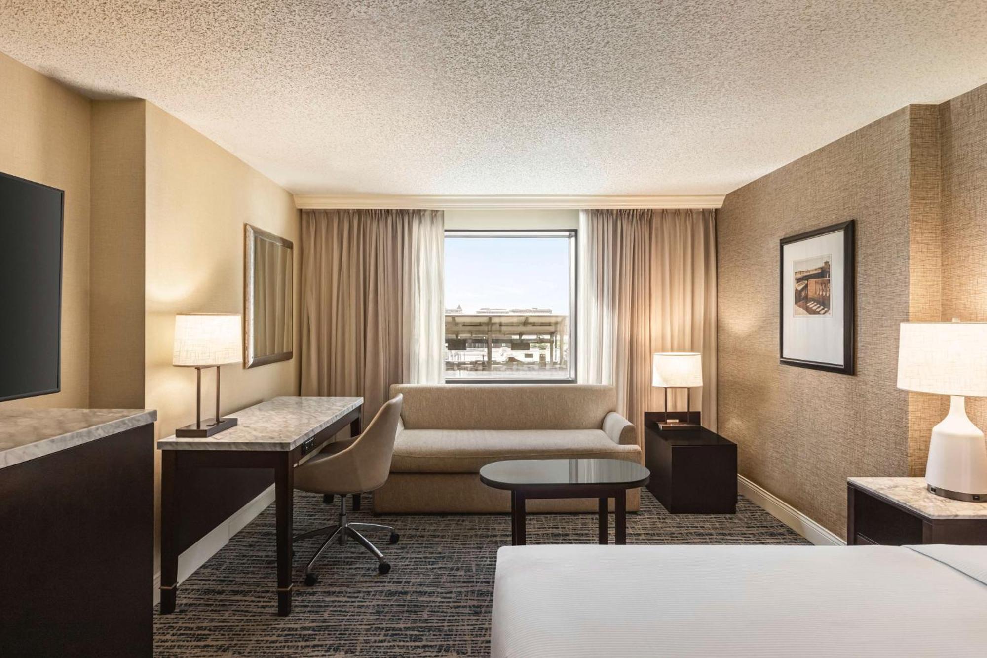 King Room with Pool View,1657162024:JPEG