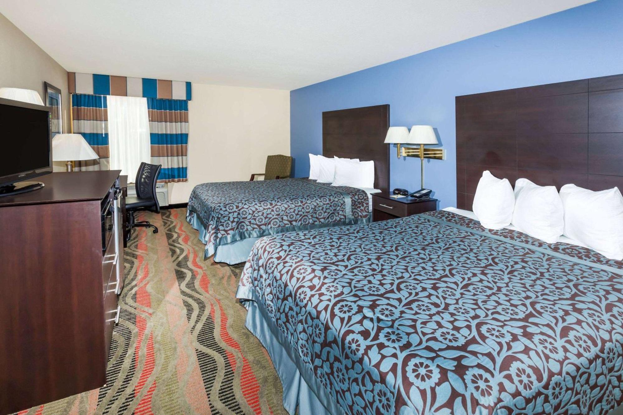 Queen Room Two Queen Beds Non-Smoking