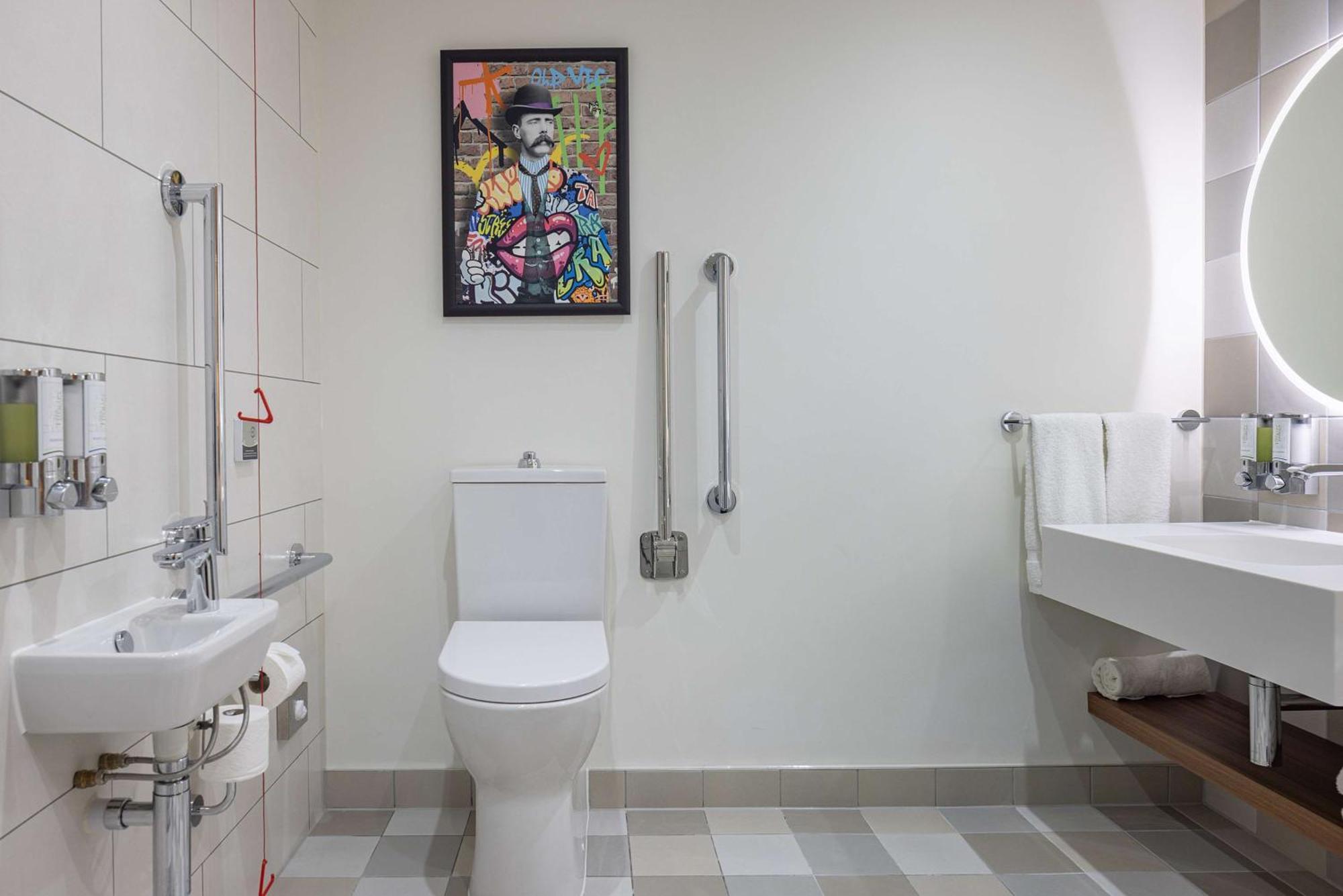 Queen Room Accessible