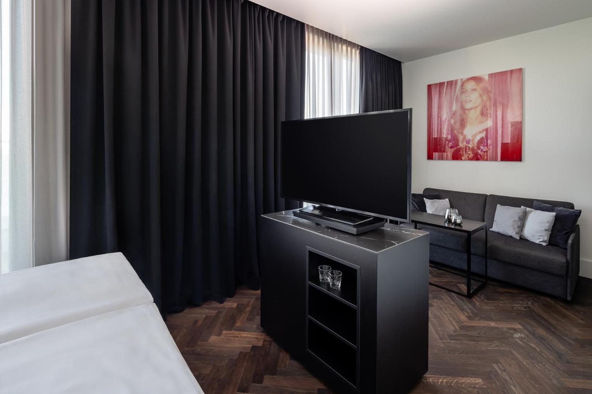 ROOMY Plus