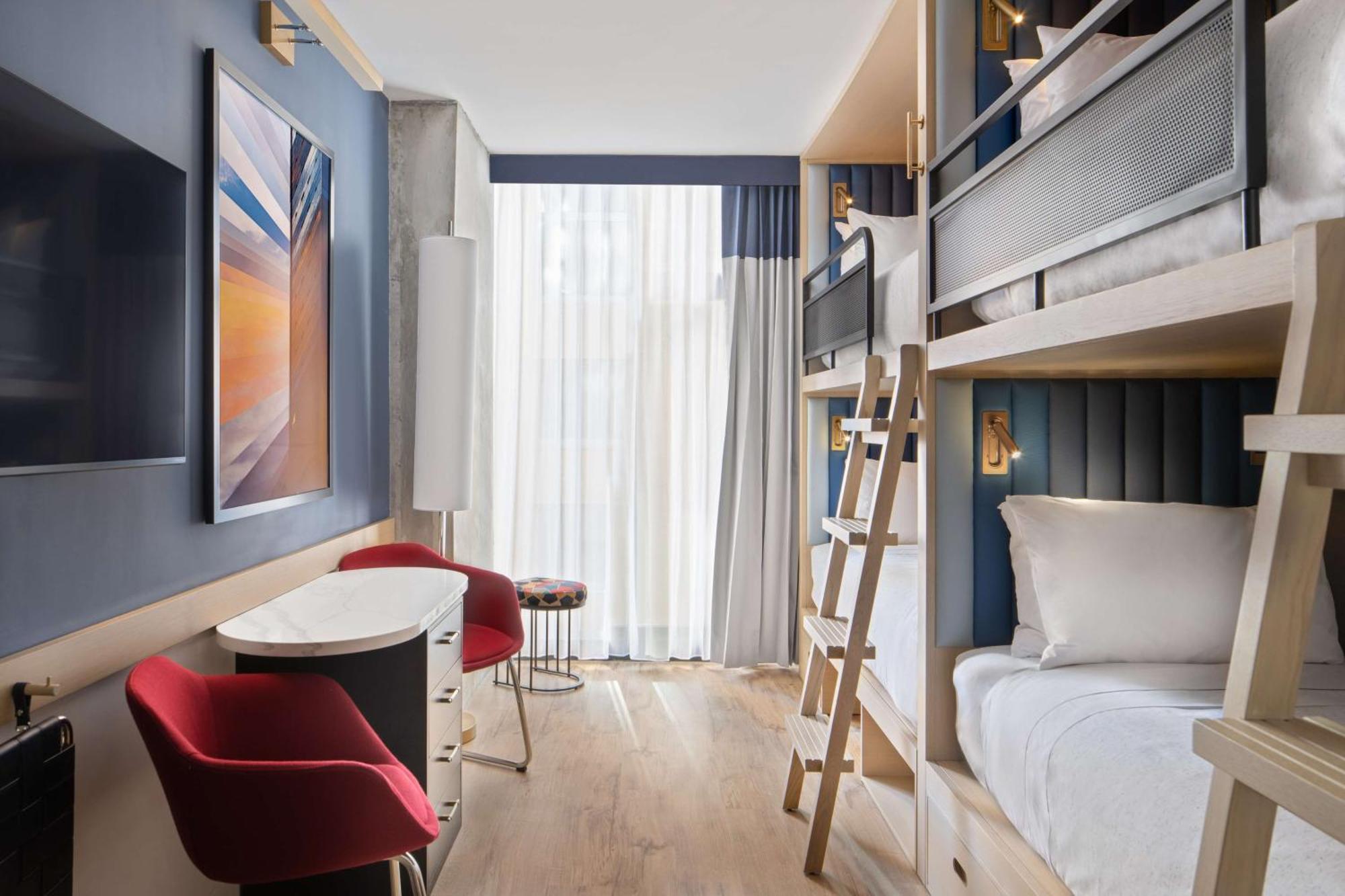Zimmer mit 4 Einzelbetten