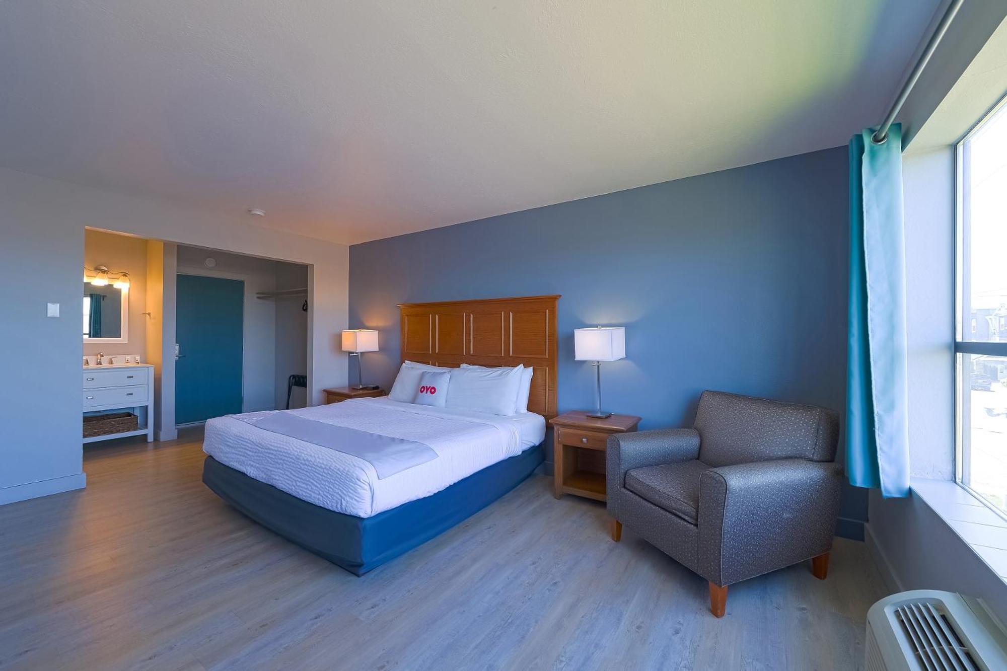 King Bed Limited Ocean view
