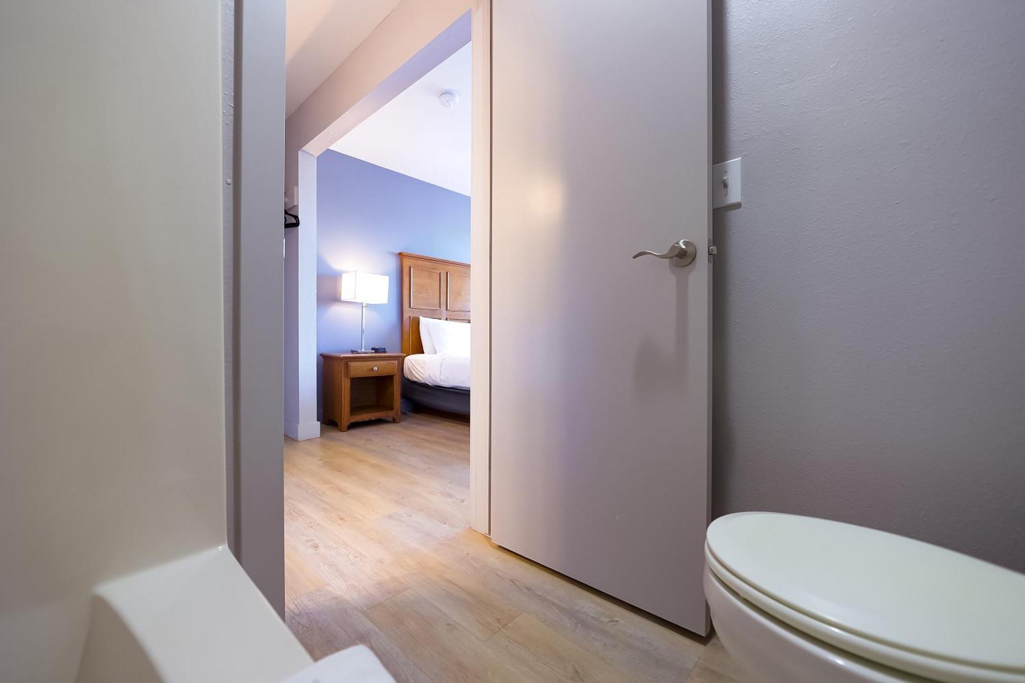 King Bed Limited Ocean view