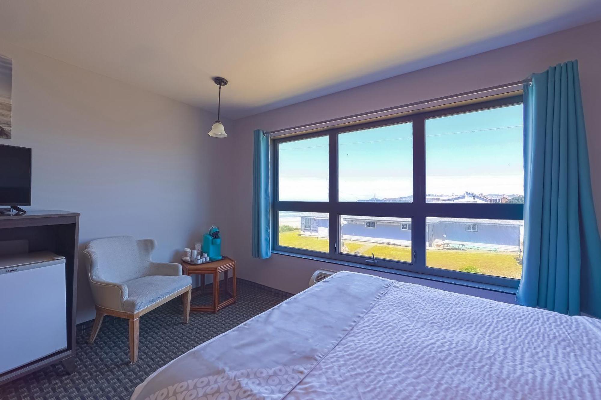 King Bed Limited Ocean view