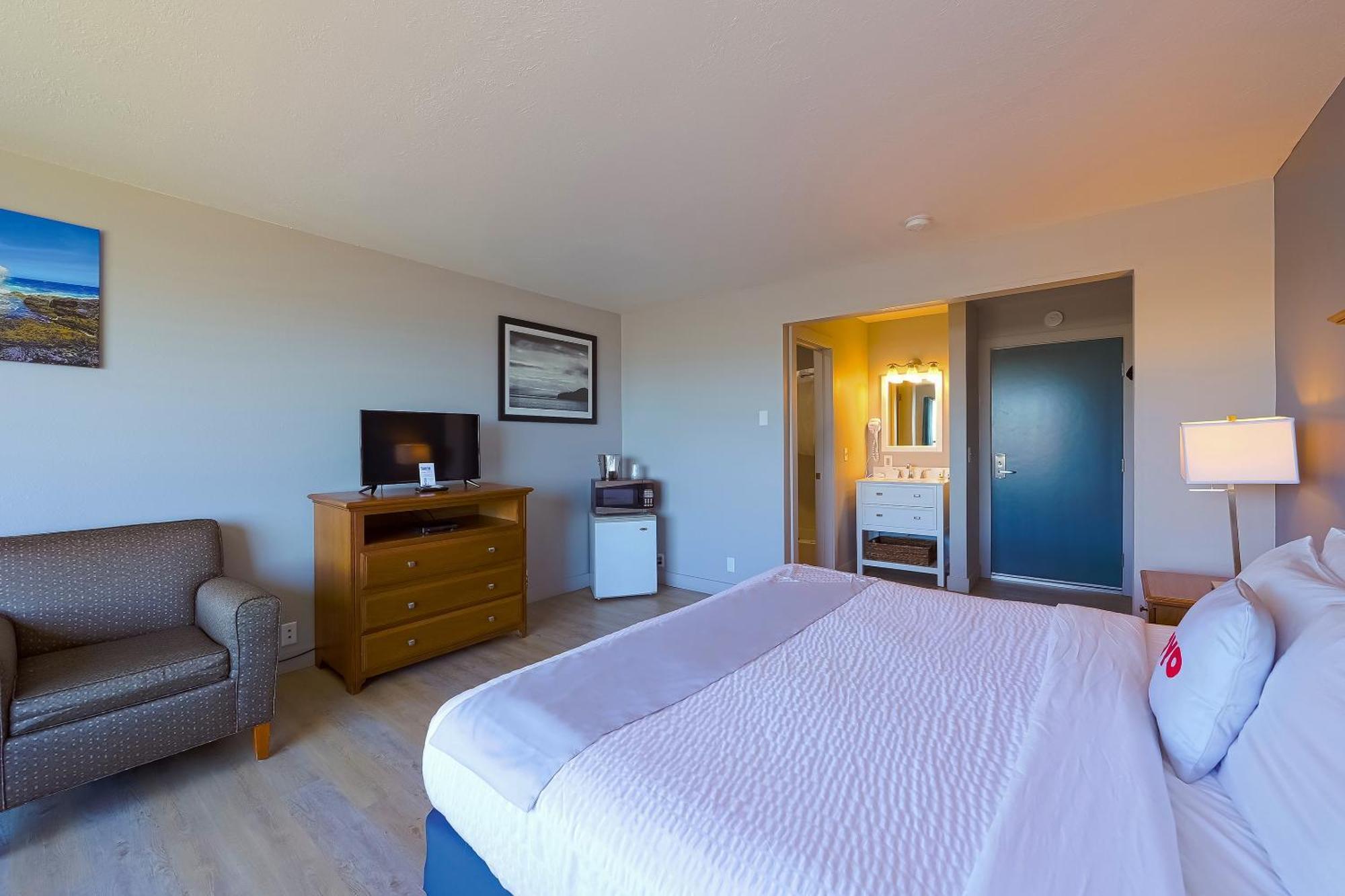 King Bed Limited Ocean view