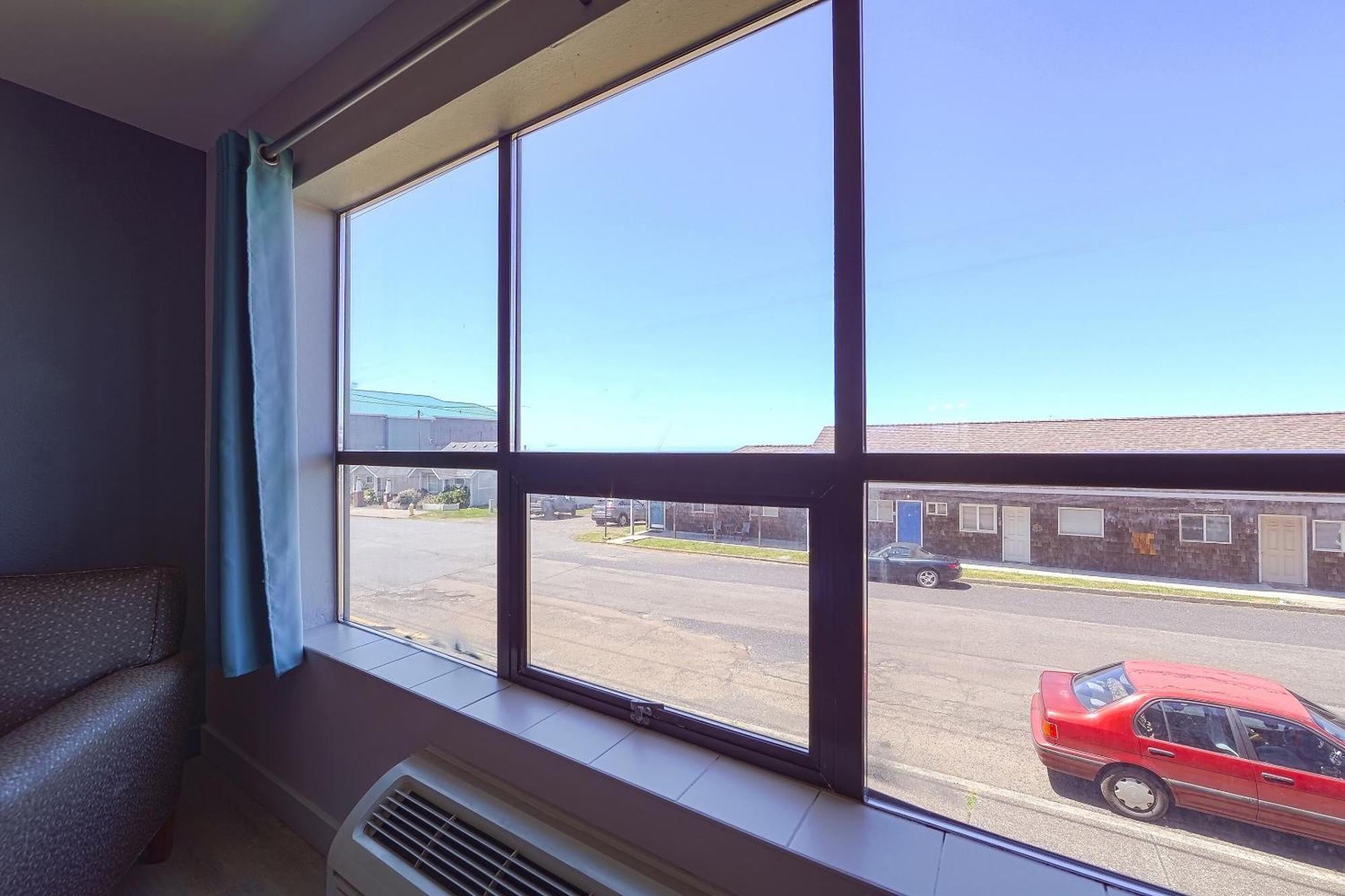 King Bed Limited Ocean view