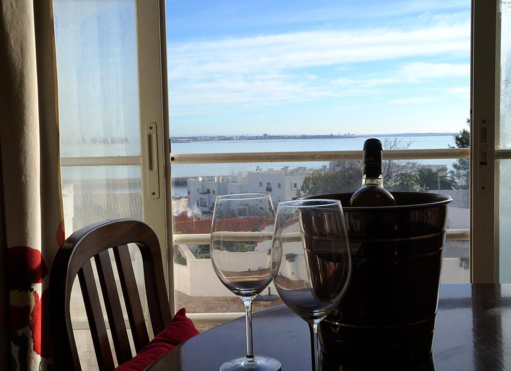One-Bedroom Apartment Sea View