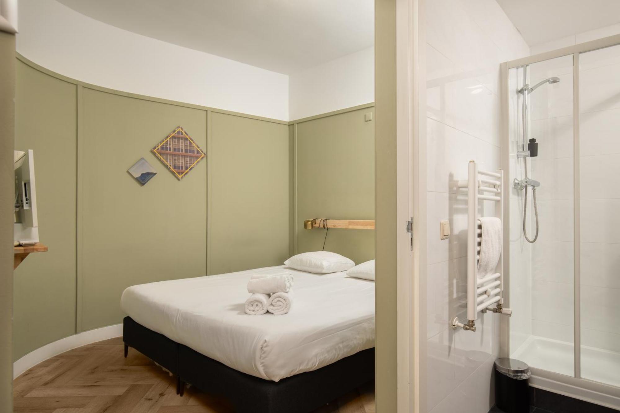 Double Room No Window