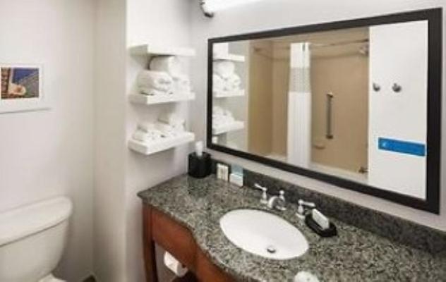 King Room Hearing Access or Non-Smoking